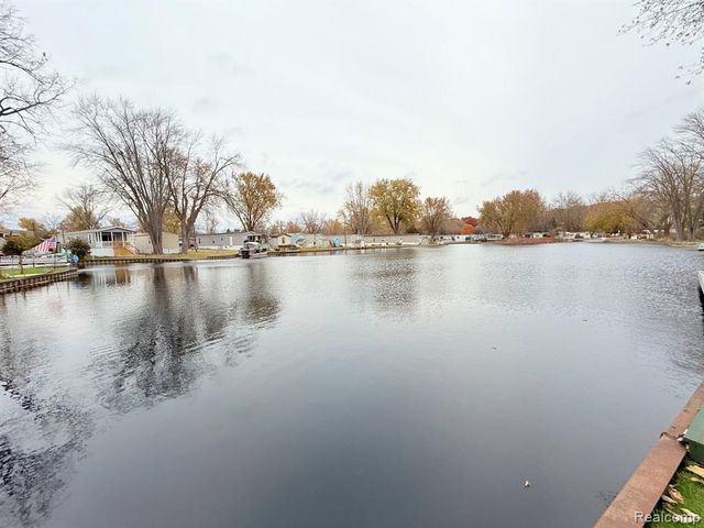 2764 Sunset Drive, Brooklyn, MI 49230