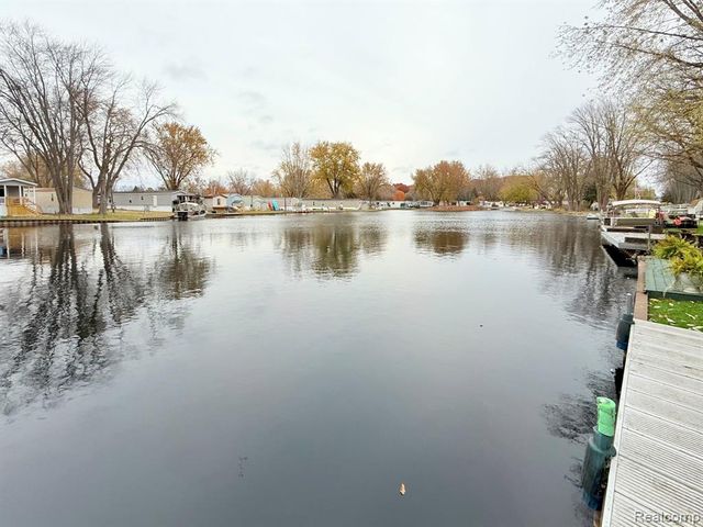 2764 Sunset Drive, Brooklyn, MI 49230