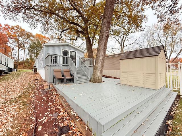 2764 Sunset Drive, Brooklyn, MI 49230