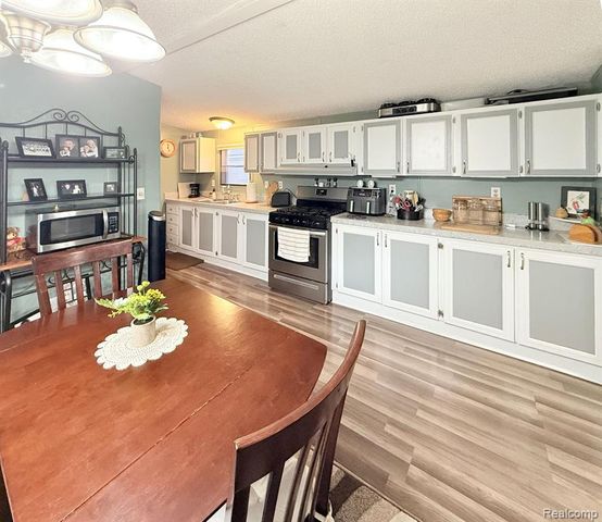 2764 Sunset Drive, Brooklyn, MI 49230