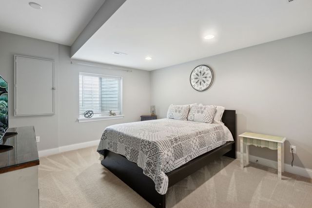 39W869 Kellar Square, Geneva, IL 60134