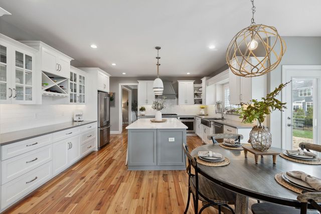 39W869 Kellar Square, Geneva, IL 60134