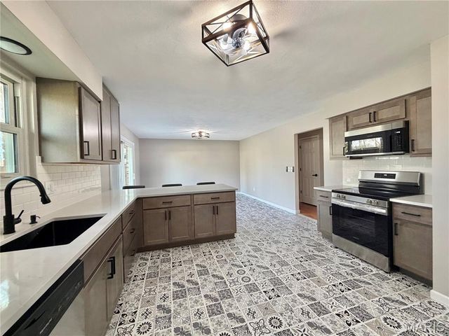 205 Jubaka Drive, Fairview Heights, IL 62208