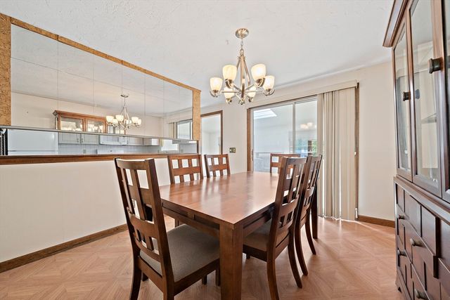 6 Sandy Ridge Cir, Sharon, MA 02067