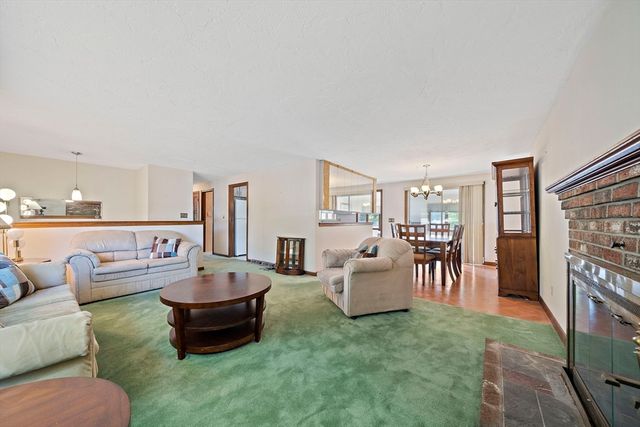 6 Sandy Ridge Cir, Sharon, MA 02067