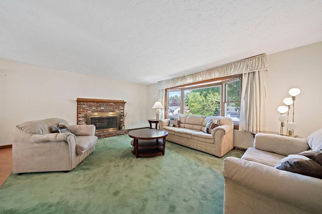 6 Sandy Ridge Cir, Sharon, MA 02067