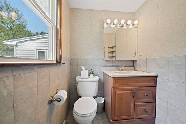 6 Sandy Ridge Cir, Sharon, MA 02067