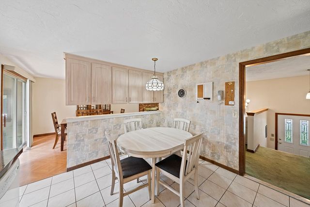 6 Sandy Ridge Cir, Sharon, MA 02067