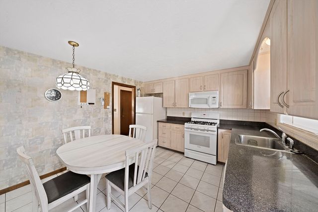 6 Sandy Ridge Cir, Sharon, MA 02067