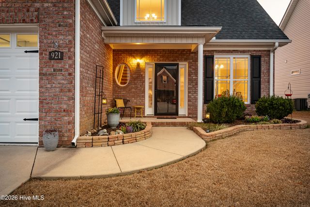 921 Dearborn Court, Winterville, NC 28590