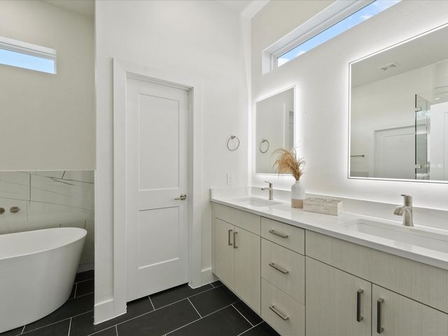 227 Noras Lane A, Houston, TX 77022
