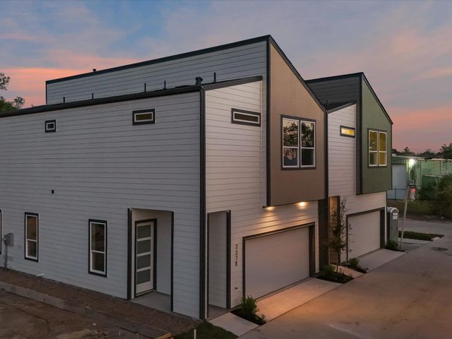 227 Noras Lane A, Houston, TX 77022
