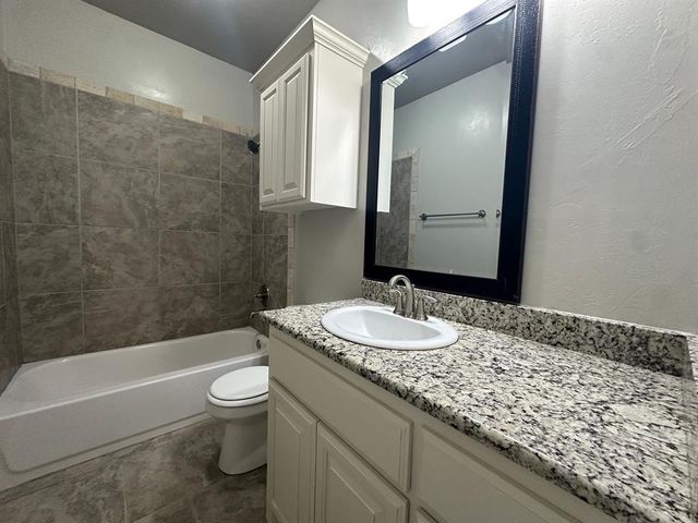8017 NW 160th Terrace, Edmond, OK 73013