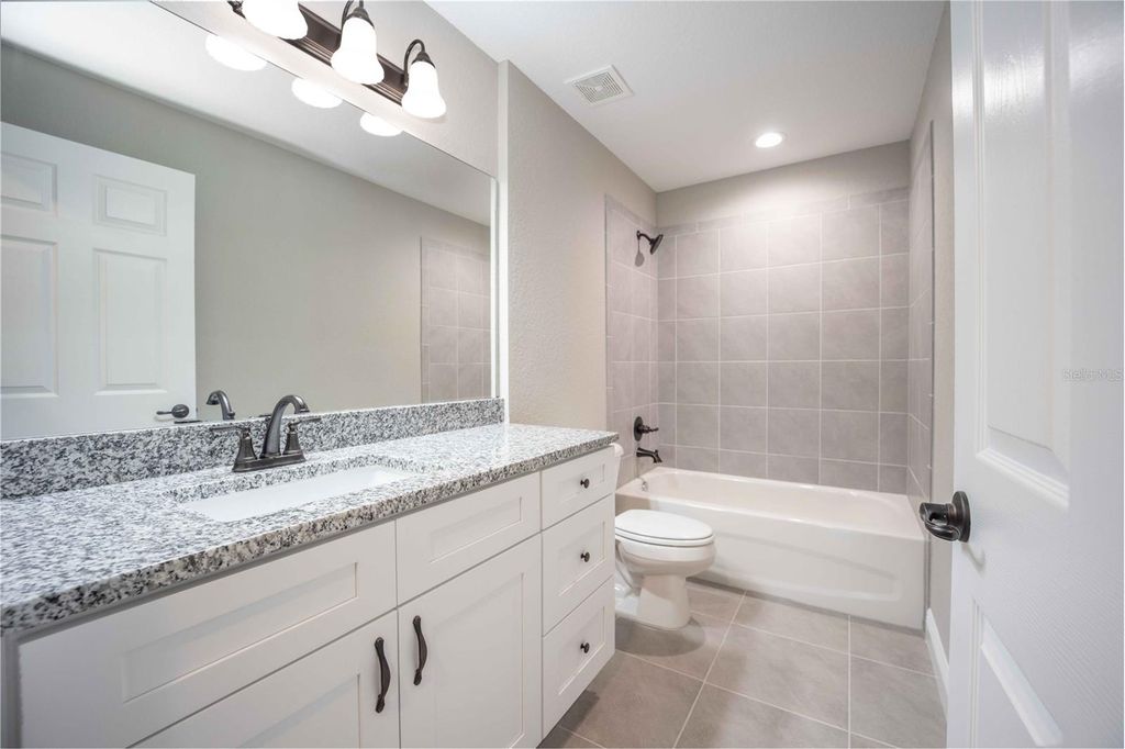 Image 14 of property listing at 9241 SE 155TH PLACE, Summerfield, FL 34491