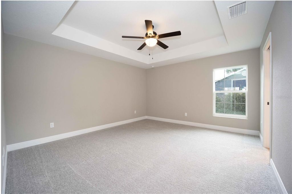 Image 9 of property listing at 9241 SE 155TH PLACE, Summerfield, FL 34491