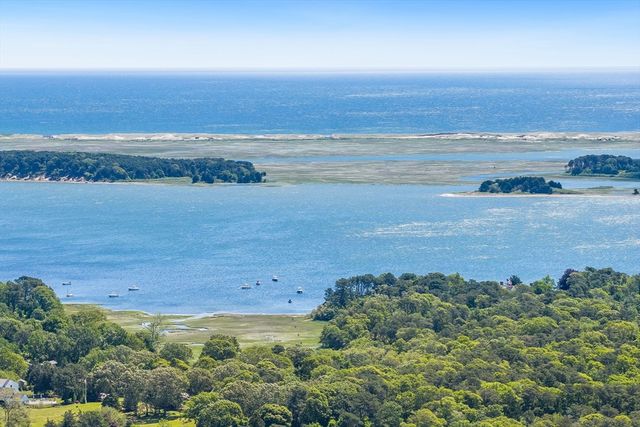 8 Monomoy Lane, Orleans, MA 02653