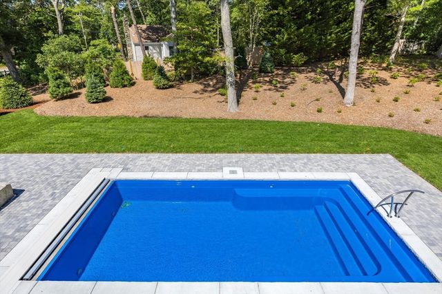 8 Monomoy Lane, Orleans, MA 02653