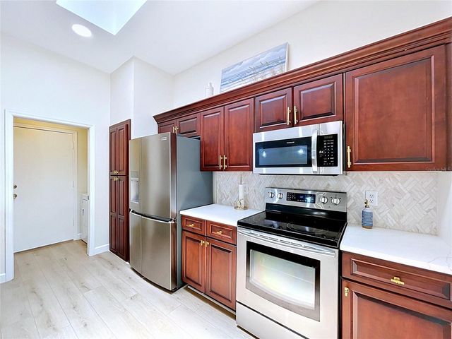 2307 NEW ORCHARD COURT, Sun City Center, FL 33573