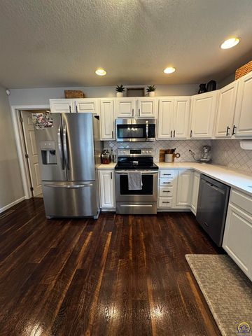 3125 S Parkway Ct, Emporia, KS 66801