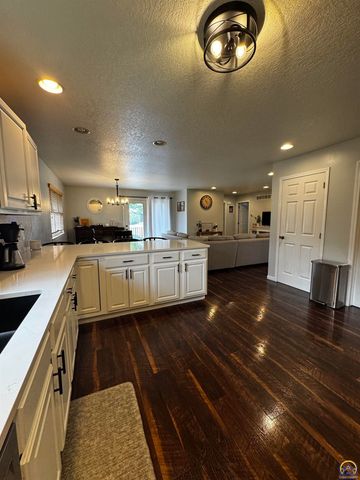 3125 S Parkway Ct, Emporia, KS 66801