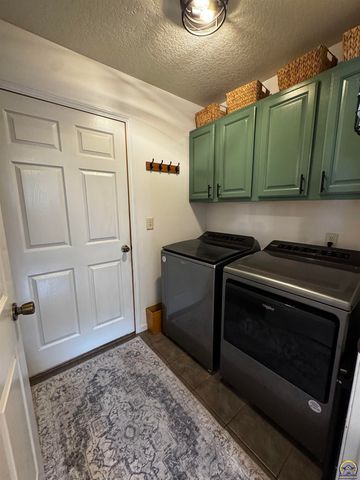 3125 S Parkway Ct, Emporia, KS 66801