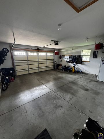 3125 S Parkway Ct, Emporia, KS 66801