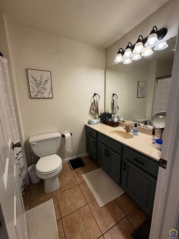 3125 S Parkway Ct, Emporia, KS 66801