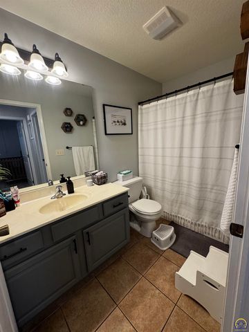 3125 S Parkway Ct, Emporia, KS 66801