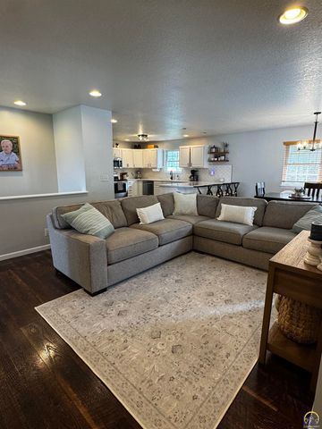 3125 S Parkway Ct, Emporia, KS 66801