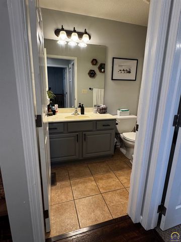 3125 S Parkway Ct, Emporia, KS 66801