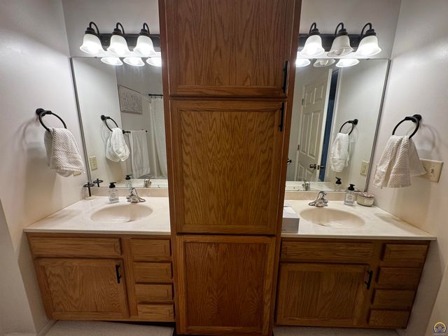 3125 S Parkway Ct, Emporia, KS 66801