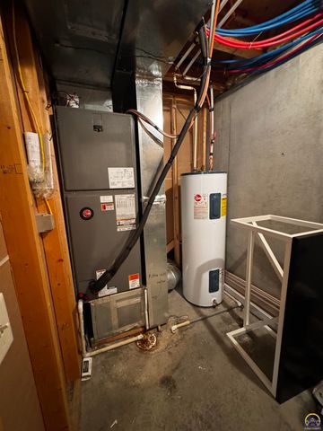 3125 S Parkway Ct, Emporia, KS 66801