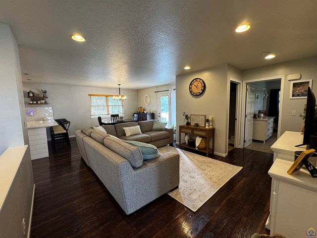 3125 S Parkway Ct, Emporia, KS 66801