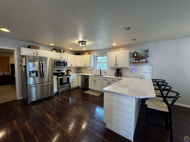 3125 S Parkway Ct, Emporia, KS 66801