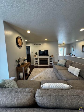 3125 S Parkway Ct, Emporia, KS 66801