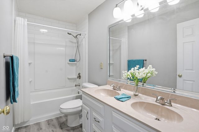 1060 E Jennifer Drive, Bloomington, IN 47401