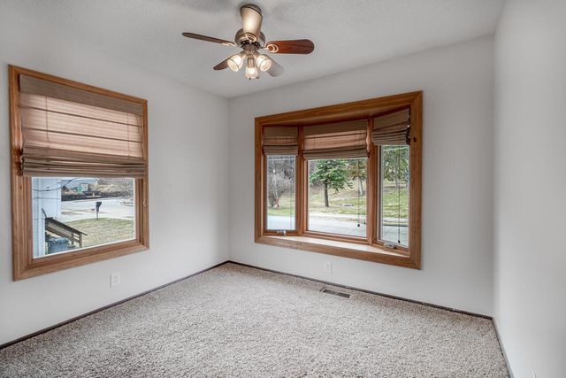 315 W OAK Street, Council Bluffs, IA 51503