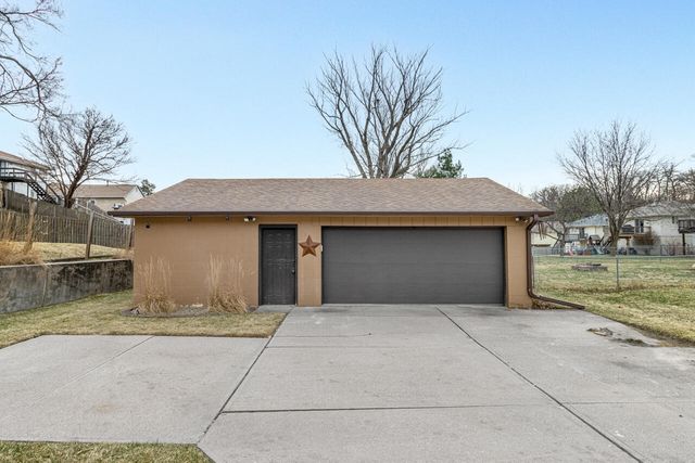 315 W OAK Street, Council Bluffs, IA 51503