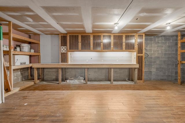 315 W OAK Street, Council Bluffs, IA 51503