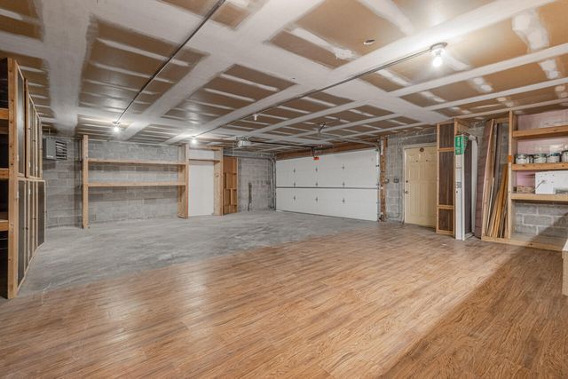 315 W OAK Street, Council Bluffs, IA 51503