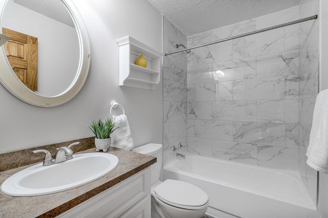 315 W OAK Street, Council Bluffs, IA 51503