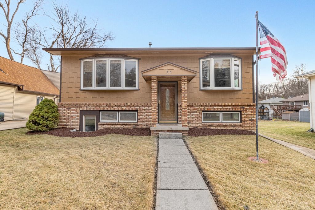 315 W OAK Street, Council Bluffs, IA 51503