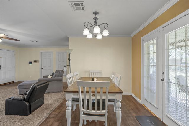 4610 Circle C Drive, Bellmead, TX 76705