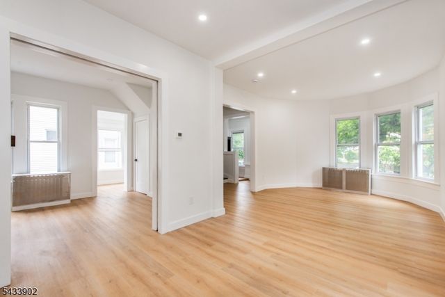 245 Elm Ave, Bogota Boro, NJ 07603