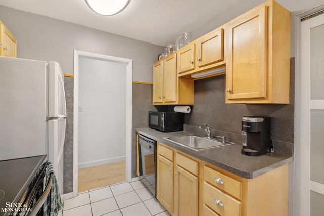 26435 Tawas Street, Madison Heights, MI 48071