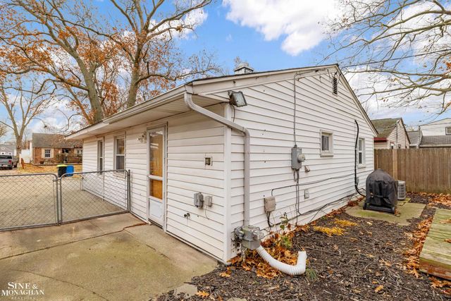 26435 Tawas Street, Madison Heights, MI 48071