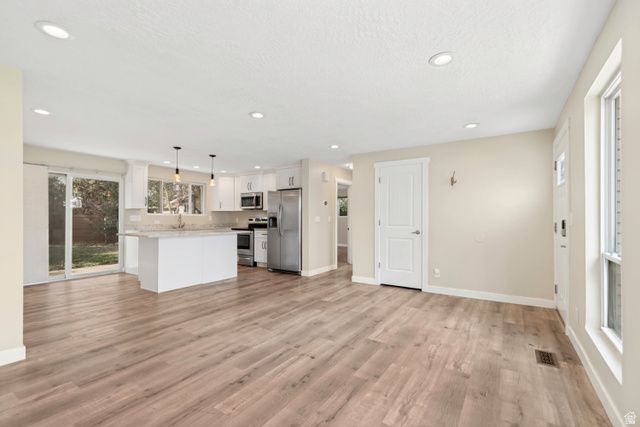 1066 E VIOLET CIR, Sandy, UT 84094