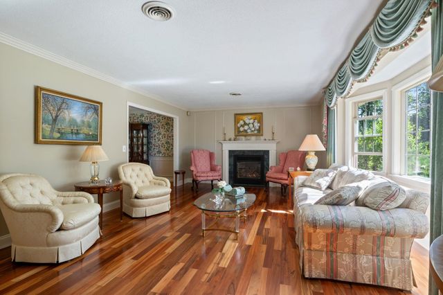 189 Gulf Road, Dover, NH 03820