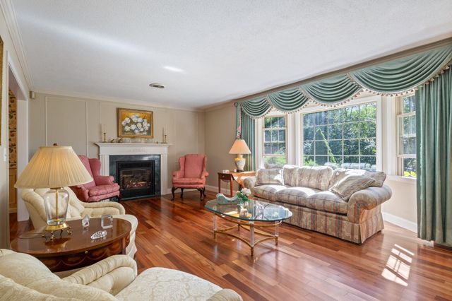 189 Gulf Road, Dover, NH 03820