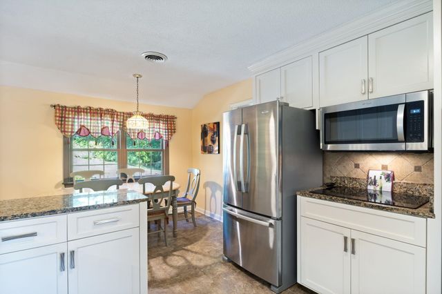 189 Gulf Road, Dover, NH 03820